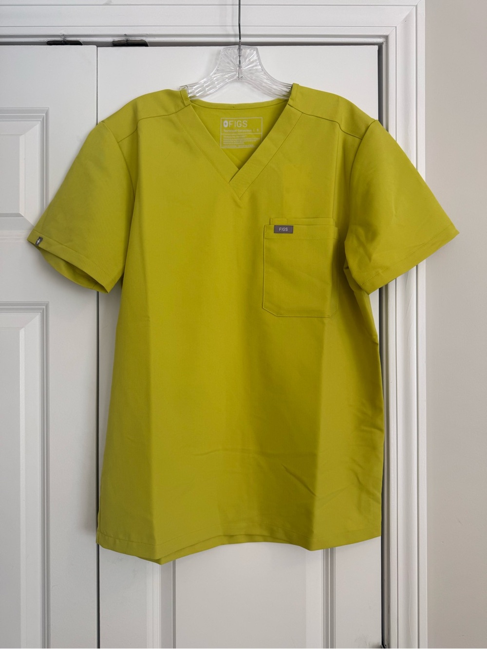 NWT Figs Leon Three Pocket Scrub Top
